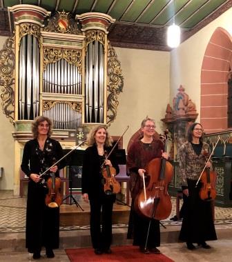 8.11.2022 Ensemble Vielsaitig in Röttler Kirche: Eleonore Indlekofer, Patricia Scrocco, Anita Gwerder, Ursula Müller
